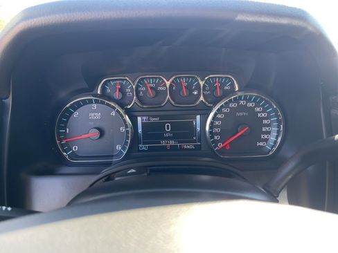 Used 2018 Chevrolet Suburban LT image 19