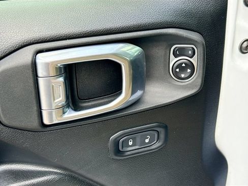 Used 2023 Jeep Gladiator Sport AWD/4WD image 18