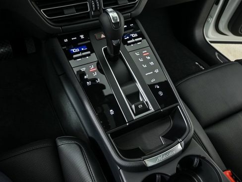 Certified 2026 Porsche Macan AWD/4WD image 18