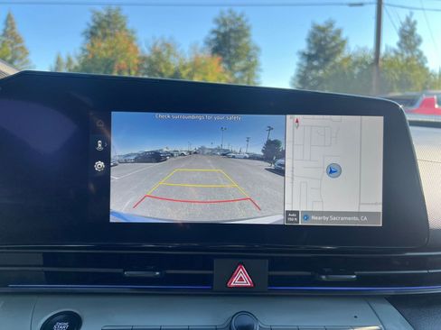 Used 2025 Hyundai Elantra Limited image 17