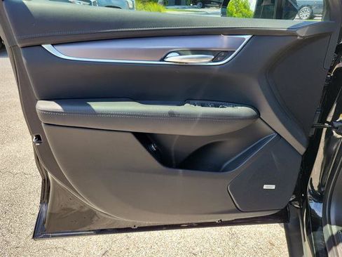Certified 2025 Cadillac XT5 Luxury FWD image 18