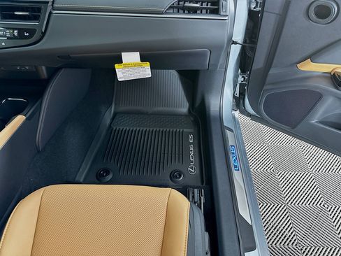 New 2025 Lexus ES 300h w/ Premium Package image 33