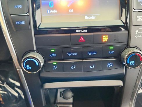 Used 2016 Toyota Camry SE w/ Moonroof Package FWD image 26