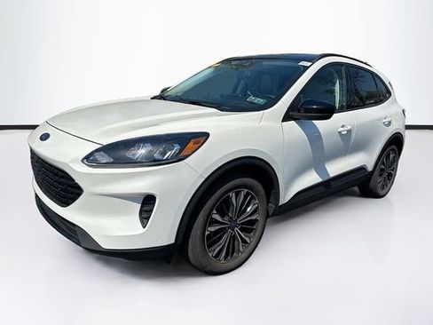 Used 2022 Ford Escape SE w/ SE Sport Appearance Package image 3