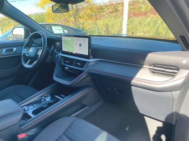 Used 2025 Ford Explorer ST-Line w/ ST-Line Street Pack AWD/4WD image 28
