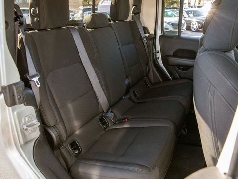 Used 2023 Jeep Gladiator Overland image 12