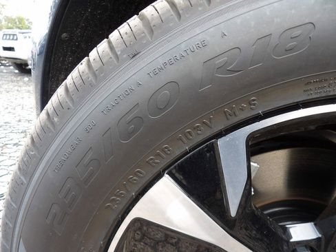 New 2026 Volvo XC60 T8 Core w/ Climate Package image 27