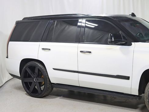 Used 2016 Cadillac Escalade Premium image 3