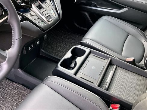 New 2026 Honda Odyssey Touring image 7