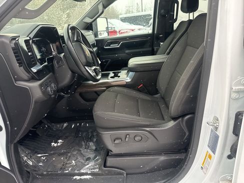Used 2025 Chevrolet Silverado 3500 LT image 12