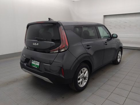 Used 2023 Kia Soul LX w/ LX Technology Package image 9