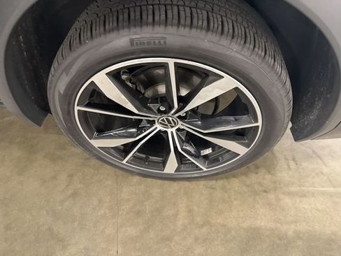 Used 2024 Volkswagen Tiguan SEL R-Line image 6