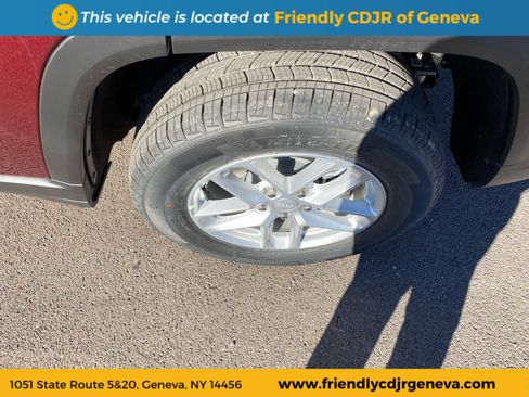 Used 2025 Jeep Grand Cherokee Laredo X w/ Luxury Tech Group I image 9