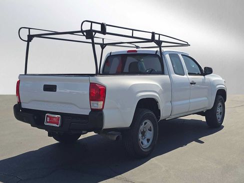 Used 2016 Toyota Tacoma SR RWD image 3