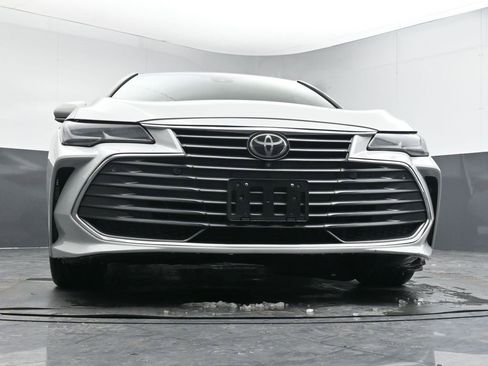 Used 2022 Toyota Avalon Limited image 37