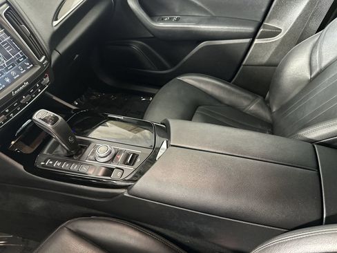 Used 2019 Maserati Levante image 25