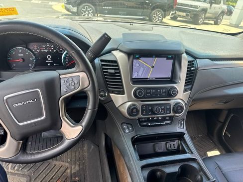 Used 2018 GMC Yukon XL Denali w/ Denali Ultimate Package AWD/4WD image 11