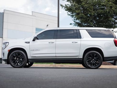 Used 2021 GMC Yukon XL Denali w/ Denali Premium Package AWD/4WD image 12