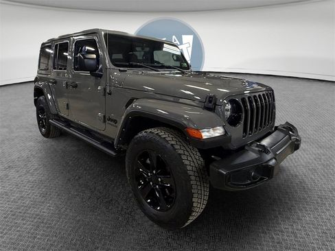 Used 2022 Jeep Wrangler Unlimited Sahara image 1