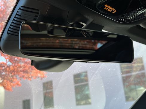 Used 2025 Mercedes-Benz GLC 350e 4MATIC image 27