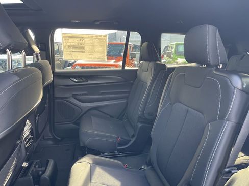 New 2026 Jeep Grand Cherokee L 4WD image 19