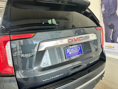 Used 2021 GMC Yukon Denali w/ Denali Premium Package image 23