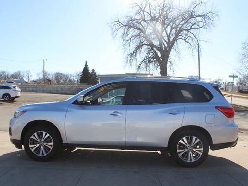 Used 2019 Nissan Pathfinder SL image 5