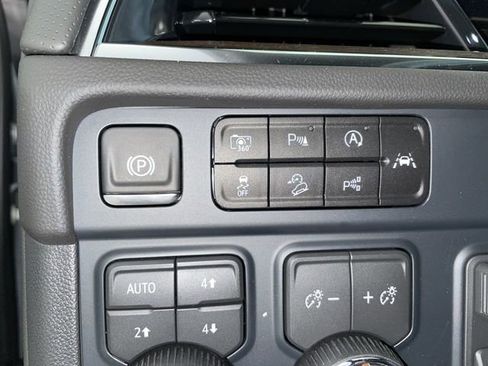 New 2026 Chevrolet Suburban High Country image 38