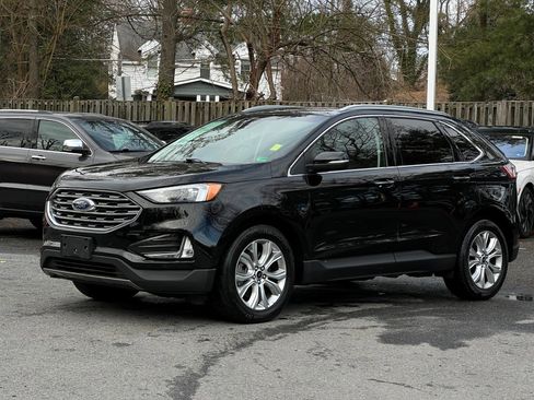 Used 2023 Ford Edge Titanium image 2