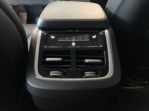 Used 2025 Volvo XC90 B6 Plus image 19