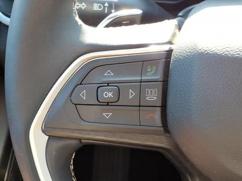 Used 2024 Jeep Grand Cherokee Laredo w/ Luxury Tech Group I AWD/4WD image 12