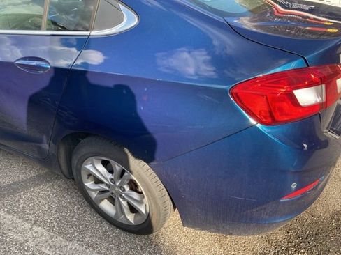 Used 2019 Chevrolet Cruze LT w/ Convenience Package image 10