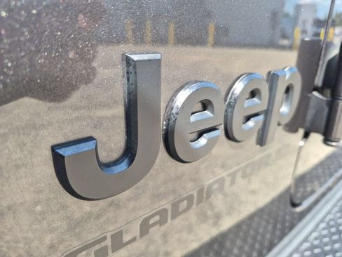 Used 2024 Jeep Gladiator Sport AWD/4WD image 33