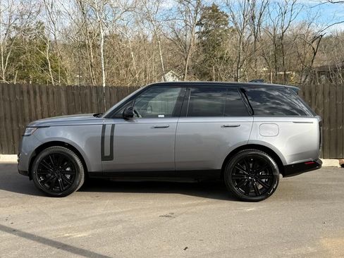 New 2026 Land Rover Range Rover SE image 2