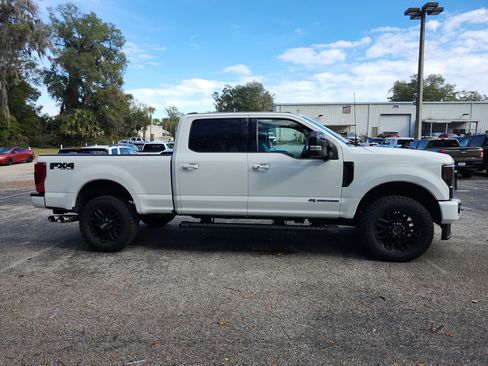Used 2022 Ford F250 Lariat w/ Black Appearance Package image 6