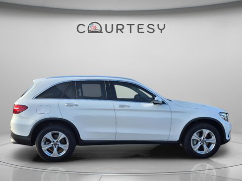 Used 2018 Mercedes-Benz GLC 300 image 4