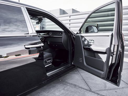 Used 2024 Rolls-Royce Phantom Sedan image 28