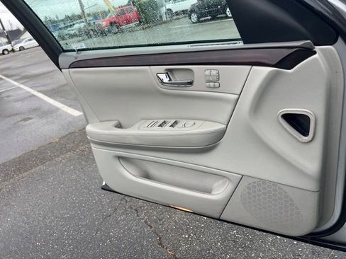 Used 2009 Cadillac DTS w/ Sun And Navigation Package FWD image 17