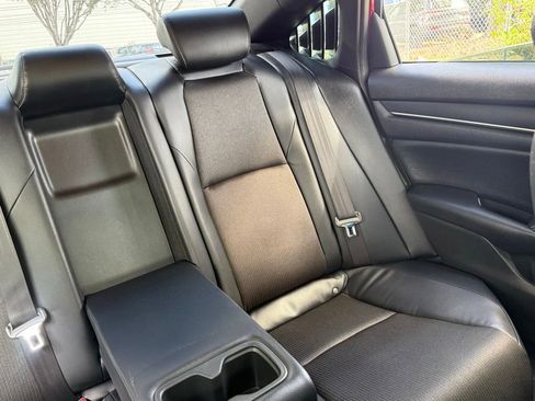 Used 2018 Honda Accord Sport image 14