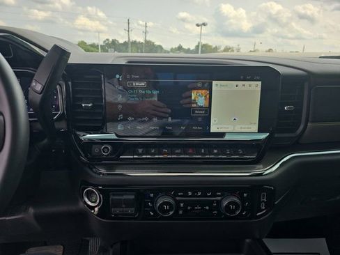 Used 2024 Chevrolet Silverado 2500 ZR2 w/ Technology Package image 36