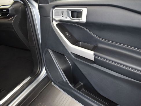 Used 2022 Ford Explorer Limited image 26