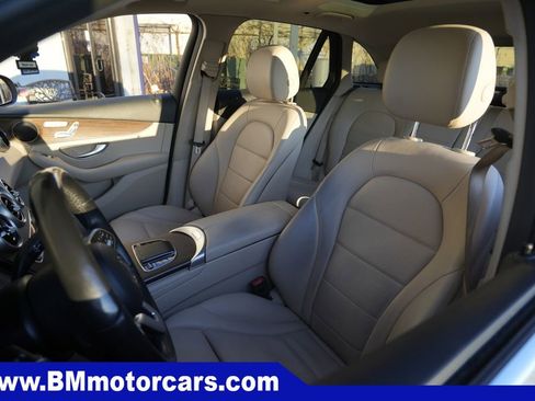 Used 2022 Mercedes-Benz GLC 300 4MATIC w/ Premium Package Lite image 18