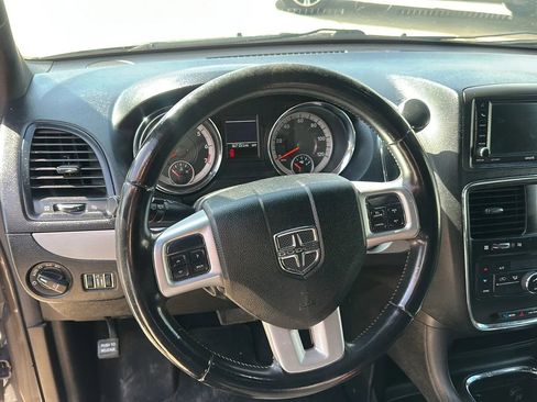 Used 2015 Dodge Grand Caravan R/T image 21
