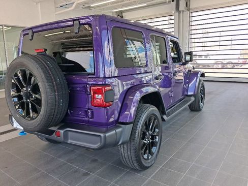 Used 2023 Jeep Wrangler Unlimited Sahara w/ Cold Weather Group AWD/4WD image 18