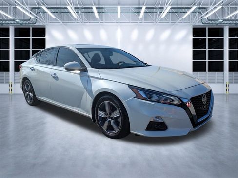 Used 2022 Nissan Altima 2.5 SL FWD image 2
