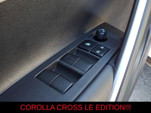 Used 2023 Toyota Corolla Cross LE w/ Moonroof Package AWD/4WD image 16