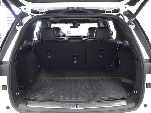 Used 2025 Jeep Grand Cherokee Summit AWD/4WD image 15