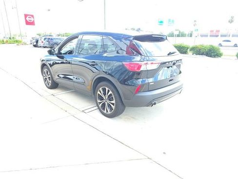 Used 2021 Ford Escape SE w/ SE Sport Appearance Package AWD/4WD image 6