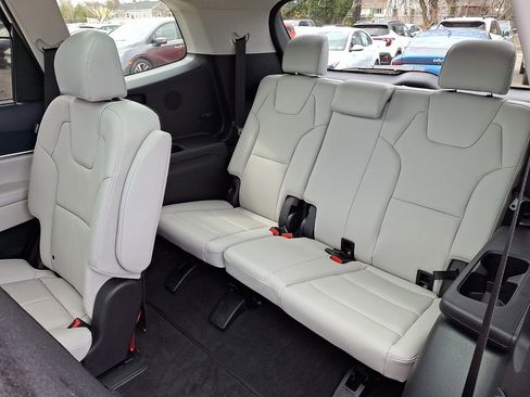 Used 2025 Kia Telluride SX w/ SX Captain's Chair Package image 11