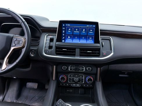 Used 2024 Chevrolet Suburban High Country AWD/4WD image 10
